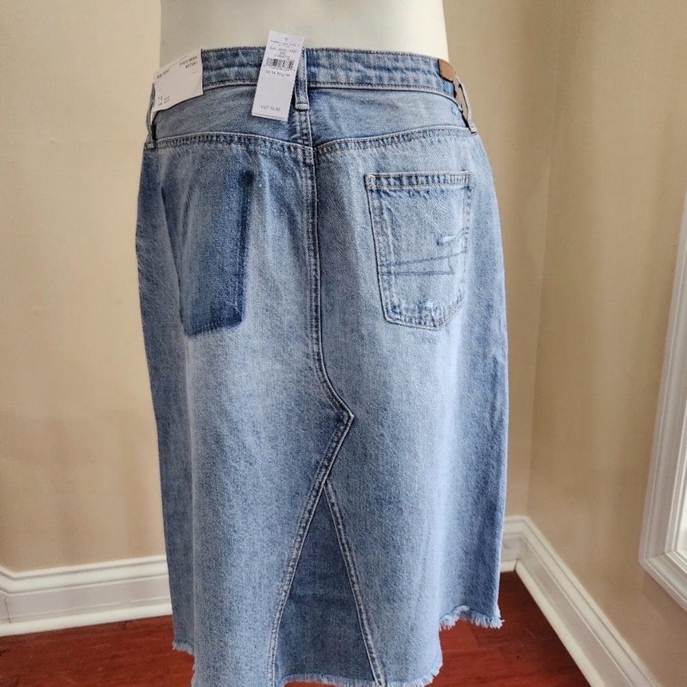 American Eagle knee length distressed denim skirt - Picture 4 of 9